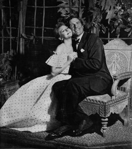 Mary Martin y Ray Middleton, en el musical Pacífico Sur (1950)